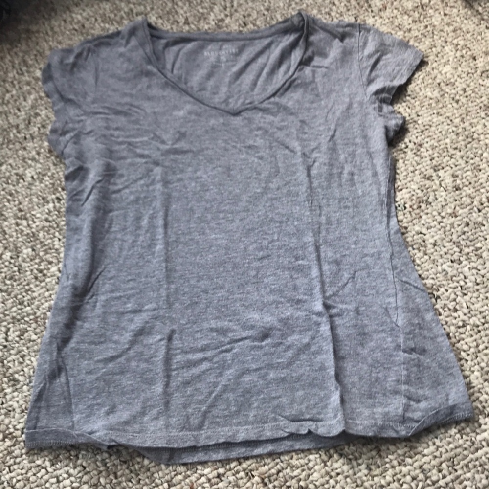 grey t shirt